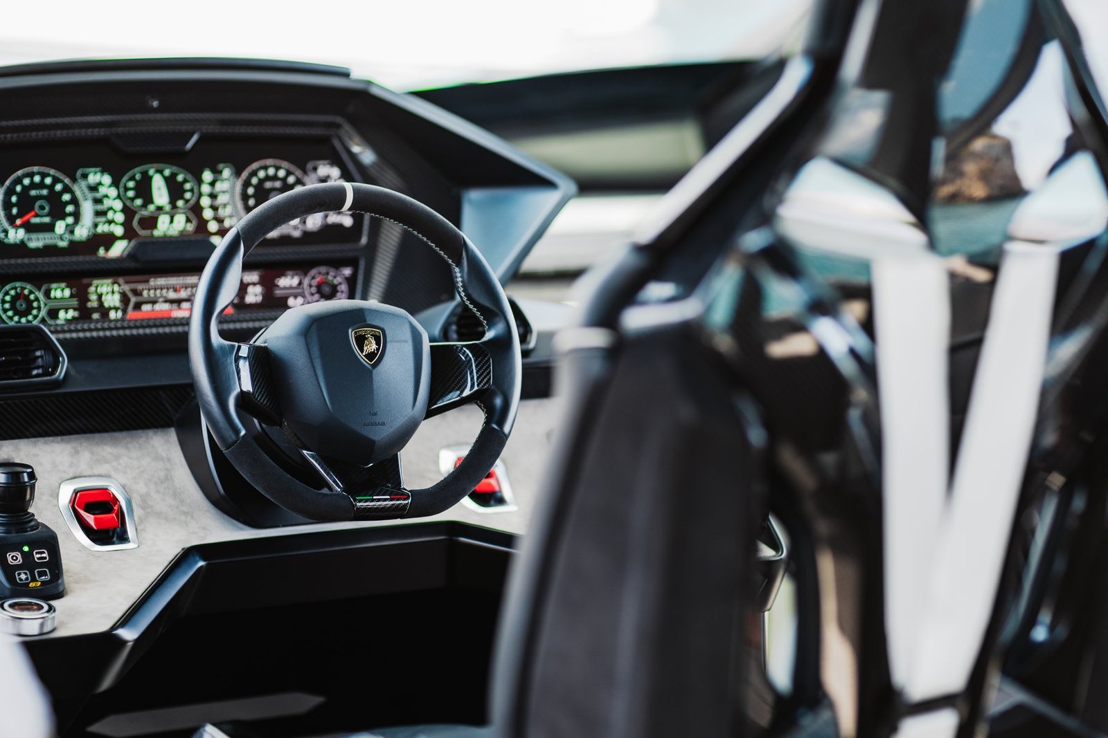 The Lamborghini helm