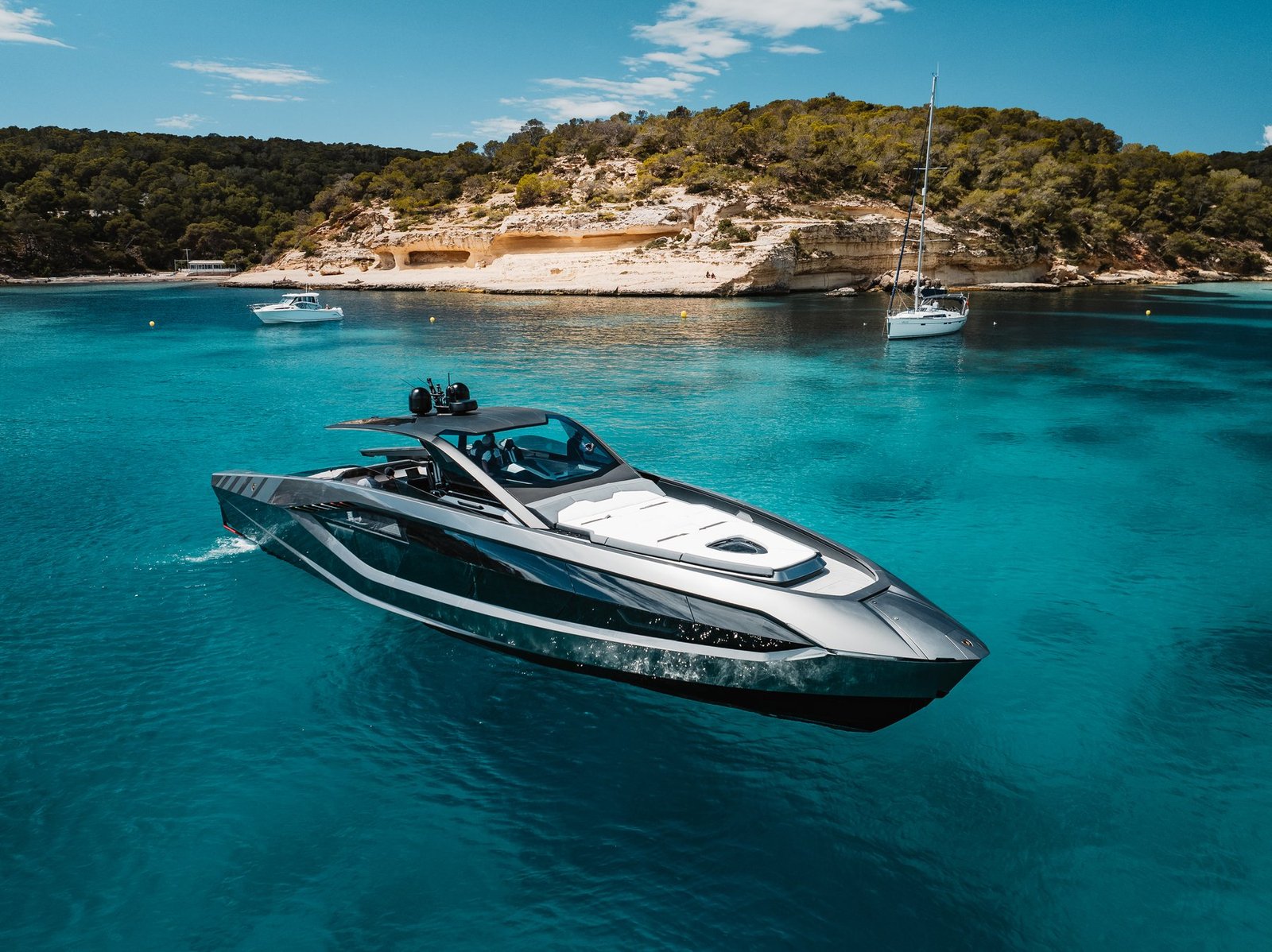 NERO’s angular hull and aerodynamic profile on the water